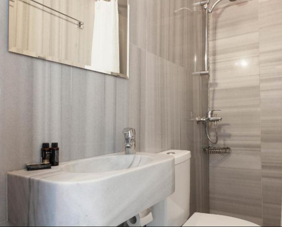 Acropolis Charming Apartment With Large Balcony - Dm17 Atina Dış mekan fotoğraf
